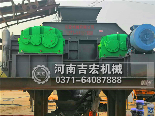 雙滾粉碎機(jī)工程案例現(xiàn)場